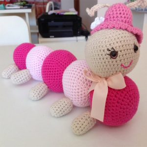 Señorita Ciempies amigurumi en QueSeCose