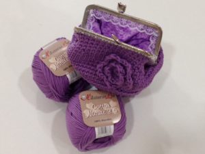 Monedero de Crochet con Boquilla hecho a mano en QueSeCose. Lanas Cotton Nature