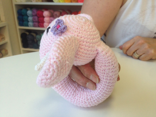 Sonajero elefante de Crochet hecho en QueSeCose